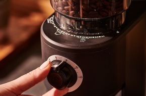 Tchibo GmbH: Das Beste, was einer Kaffeebohne passieren kann: Tchibo bringt das "Müllern" nach Hause!