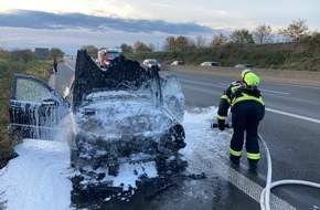 Feuerwehr Moers: FW Moers: Brennender PKW auf der A 40