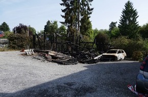 Polizei Rheinisch-Bergischer Kreis: POL-RBK: Wermelskirchen - Brand eines Pkw mit hohen Folgeschäden