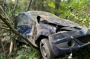 Kreispolizeibehörde Oberbergischer Kreis: POL-GM: 64-Jähriger landet mit Auto im Dickicht