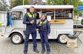 Polizei Mettmann: POL-ME: "Coffee with a cop": Auf einen Kaffee mit der Polizei - Langenfeld - 2110059