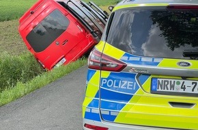 Feuerwehr Iserlohn: FW-MK: Fahrzeug im Graben