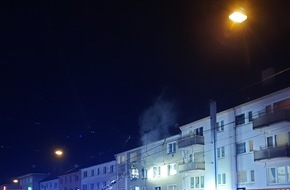 Feuerwehr Essen: FW-E: Wohnungsbrand in einem Mehrfamilienhaus fordert mehrere verletzte Personen