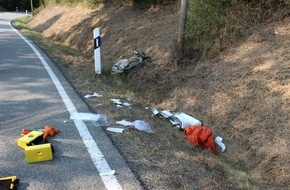 Polizeidirektion Kaiserslautern: POL-PDKL: Biker nach Sturz schwer verletzt