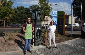 Ladegrün! eG: Erster Ladegrün! Schnelllader auf Alnatura Parkplatz in Stuttgart-Zuffenhausen in Betrieb genommen