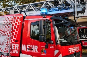 Feuerwehr Essen: FW-E: Feuerwerksbatterie verursacht Zimmerbrand - Feuerwehr verhindert Brandausbreitung