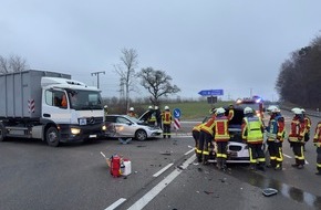Freiwillige Feuerwehr Stockach: FW Stockach: Verkehrsunfall mit mehreren beteiligten Fahrzeugen