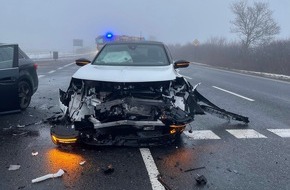 Polizei Düren: POL-DN: Verkehrsunfall auf der L33 - Zwei Personen leicht verletzt