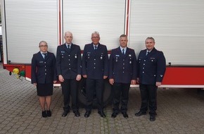 Freiwillige Feuerwehr Celle: FW Celle: 45 Einsätze im Jahr 2021 - Mitgliederversammlung der Ortsfeuerwehr Altencelle / Wallheinke und Bruns zu Ehrenmitgliedern ernannt
