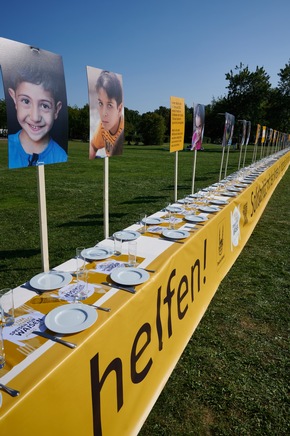 Gemeinsam erfolgreich: Rund 25.000 Muslime und Nichtmuslime engagierten sich bei bundesweiter Hilfsaktion "Speisen für Waisen"