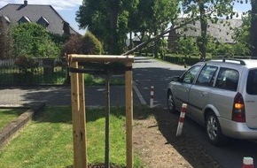 Kreispolizeibehörde Kleve: POL-KLE: Kranenburg - Neu gepflanzter Straßenbaum abgeknickt / Gemeinde setzt Belohnung aus