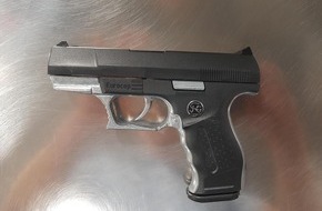 Bundespolizeiinspektion Leipzig: BPOLI L: Pistole im Handgepäck entdeckt