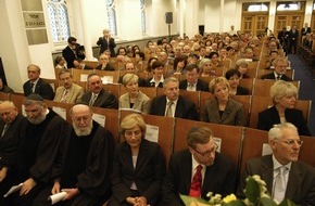 ICZ - Israelitische Cultusgemeinde Zürich: Opening ceremony for Zurich Cantonal Parliament and Executive Council in the synagogue of the Jewish Community Zurich (ICZ) on 8 May 2006