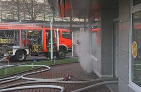 Feuerwehr Essen: FW-E: Feuer in Essener Commerzbank-Filiale