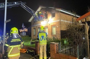 Kreisfeuerwehrverband Segeberg: FW-SE: Feuerwehr rettet drei Personen aus brennendem Haus