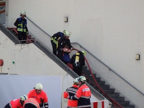 FW Lage: Gemeinsame Übung der Löschzüge Kachtenhausen und Lage sowie dem Malteser Hilfsdienst am Montag, dem 06.06.2016