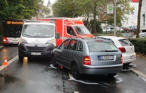 Polizei Rheinisch-Bergischer Kreis: POL-RBK: Bergisch Gladbach - Unfall im Berufsverkehr: 3 Verletzte