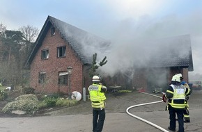 Feuerwehr Bocholt: FW Bocholt: Küchenbrand im Ortsteil Barlo - Bewohner rechtzeitig in Sicherheit