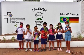 Gustavo Gusto GmbH & Co. KG: Baumschule Gustavo Gusto - In der "Fazenda Gustavo Gusto" in Brasilien wachsen jährlich rund 250.000 Baumsetzlinge