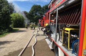Freiwillige Feuerwehr der Stadt Goch: FF Goch: Landwirtschaftlicher Unterstand in Flammen
