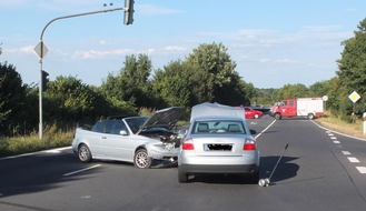 Polizei Düren: POL-DN: Verletzte und erheblicher Sachschaden nach Unfall beim Abbiegen