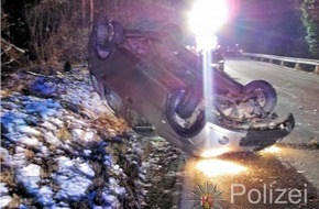 Polizeipräsidium Westpfalz: POL-PPWP: Fahranfänger legt Auto aufs Dach
