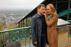 ZDF: "Anne und der König von Dresden" mit Katja Flint und Richy Müller / Hochkarätig besetzte Liebeskomödie im ZDF-"Herzkino" (FOTO)