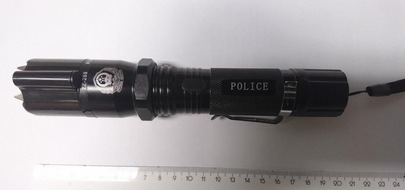 Bundespolizeiinspektion Trier: BPOL-TR: Taschenlampe stellt sich als Elektroimpulsgerät heraus