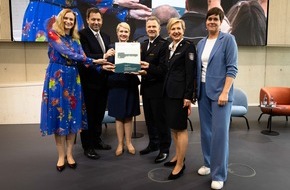 Generalzolldirektion: GZD: Neuer Zollcampus in Rostock er&ouml;ffnet / Moderner Hochschulstandort st&auml;rkt die Ausbildung des Zolls / Gr&ouml;&szlig;tes Holzmodulbauprojekt Europas