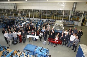 Ford-Werke GmbH: Feierstunde bei Ford: 34 Auszubildende schließen Lehre erfolgreich ab und erhalten Anschlussvertrag (BILD)