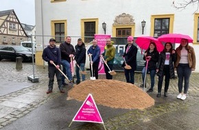 Deutsche Telekom AG: Theres: Telekom startet Glasfaserausbau