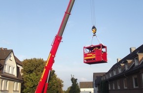 Feuerwehr Dortmund: FW-DO: 08.08.2018 - Komplizierte Personenrettung in Bövinghausen
Feuerwehrkran und Höhenretter unterstützen Rettungsdienst