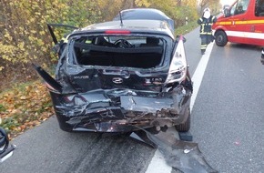 Polizei Düren: POL-DN: Lkw-Fahrer grüßt Kollegen und verursacht Auffahrunfall