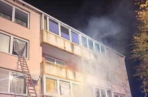 Feuerwehr Detmold: FW-DT: Kellerbrand in Detmold: Mehrere Kinder über Drehleiter gerettet