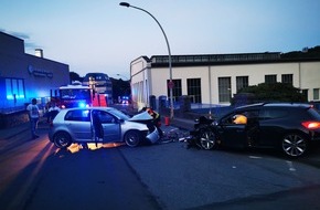 Feuerwehr Plettenberg: FW-PL: Frontalzusammenstoß auf Herscheider Straße.