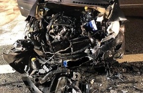 Polizeidirektion Kaiserslautern: POL-PDKL: Frontalzusammenstoß zweier PKW auf B420 Verkehrsunfall mit verletzten Personen