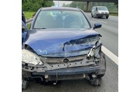 Polizei Bielefeld: POL-BI: Fl&uuml;chtiger PKW-Fahrer nach Unfall mit Verletzten gesucht