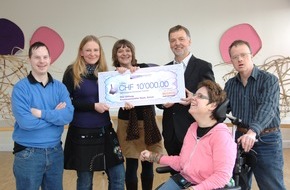 Migros-Genossenschafts-Bund Direktion Kultur und Soziales: Pour-cent culturel Migros: 1ière remise des prix pour des projets de promotion de la santé visant les personnes handicapées   Award «monéquilibre» décerné à la Kreativwerkstätte ...
