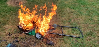 Freiwillige Feuerwehr Celle: FW Celle: Brennen Motorroller und Rasenmäher