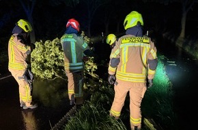 Freiwillige Feuerwehr Alpen: FW Alpen: Unwettersch&auml;den fordern die Feuerwehr Alpen zum Tagesstart