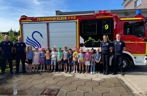 Feuerwehr Kleve: FW-KLE: Vorschulkinder des Kindergarten G&auml;nsebl&uuml;mchen lernen den richtigen Umgang mit Feuer