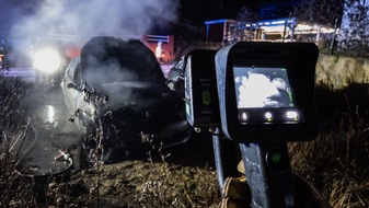 Freiwillige Feuerwehr Wachtberg: FW Wachtberg: Brennender PKW in Wachtberg-Berkum