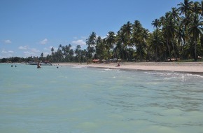 Embratur: Alagoas im Norden Brasiliens: Postkarten-Strand-Idylle mit grünem Wasser