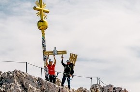 REKORD-INSTITUT für DEUTSCHLAND: ++ Weltrekord geglückt zum Jubiläum der Zugspitz-Erstbesteigung: Das "schwerste auf einen Berg getragene und dort aufgebaute Möbelstück" dient nun als Weltrekord-Aussichtspunkt auf der Zugspitze  ++ Eintrag ...