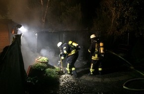 Feuerwehr Stolberg: FW-Stolberg: Brand eines Gartenhauses in voller Ausdehnung