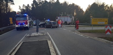 Polizeidirektion Kaiserslautern: POL-PDKL: Rettungshubschrauber im Einsatz - Fahrzeugführer eingeklemmt