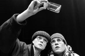 Rheinland-Pfälzische Technische Universität Kaiserslautern-Landau (RPTU): Theaterstück „Terrorismus“: Benefizveranstaltung zugunsten des Mogombani School-Projekts in Kenia