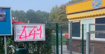 Polizeiinspektion Wilhelmshaven/Friesland: POL-WHV: Aktuell: Farbschmierereien in Jever - Polizei sucht Zeugen (Bild)