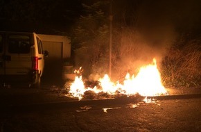 Polizeidirektion Mayen: POL-PDMY: Mülleimerbrand, Feuerwehr Mayen verhindert Schlimmeres
Montag, 04.04.2016, 04.33 Uhr