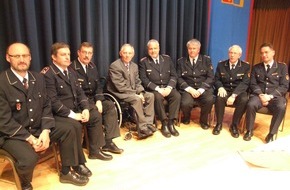 Deutscher Feuerwehrverband e. V. (DFV): Zivilschutz-Konzeption: Schäuble sagt Gespräche zu / Innenminister beim Feuerwehr-Verbandstag / Resolution der DFV-Delegierten